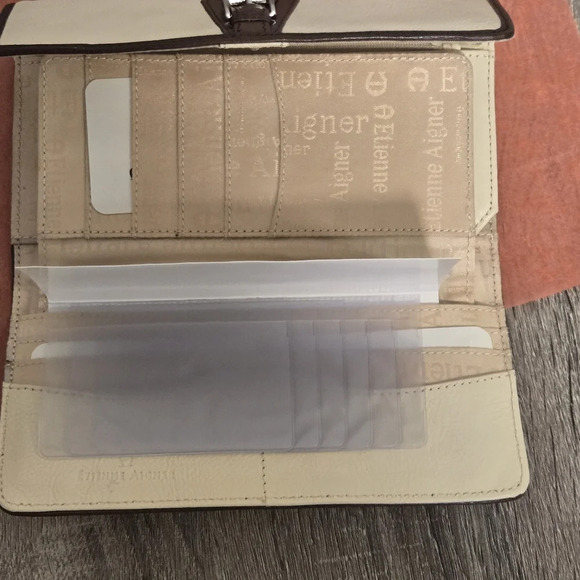 Wallet - Picture 10 of 12